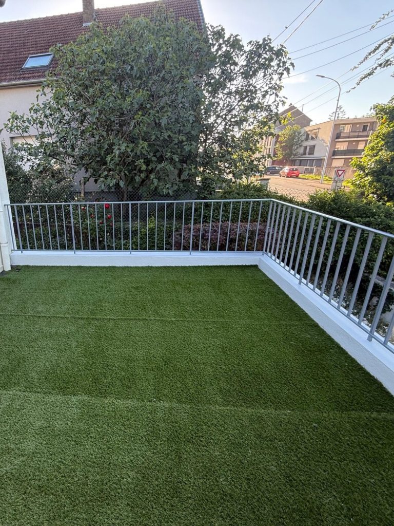 Terrasse refaite avec garde-corps